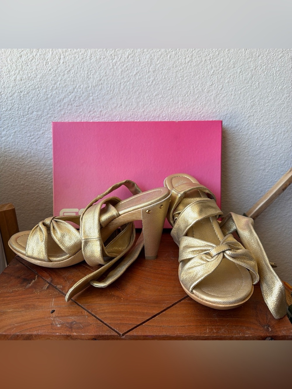 Fornarina: Gold metallic leather platform sandals with bow detail